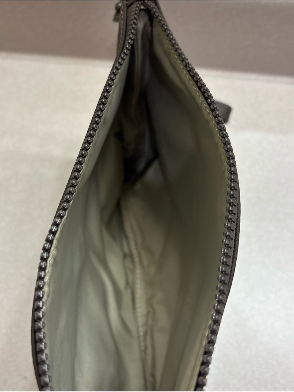 Mina Baie Los Angeles Aria Everyday Pouch Carryall Wristlet Nylon Espresso - Picture 5 of 7